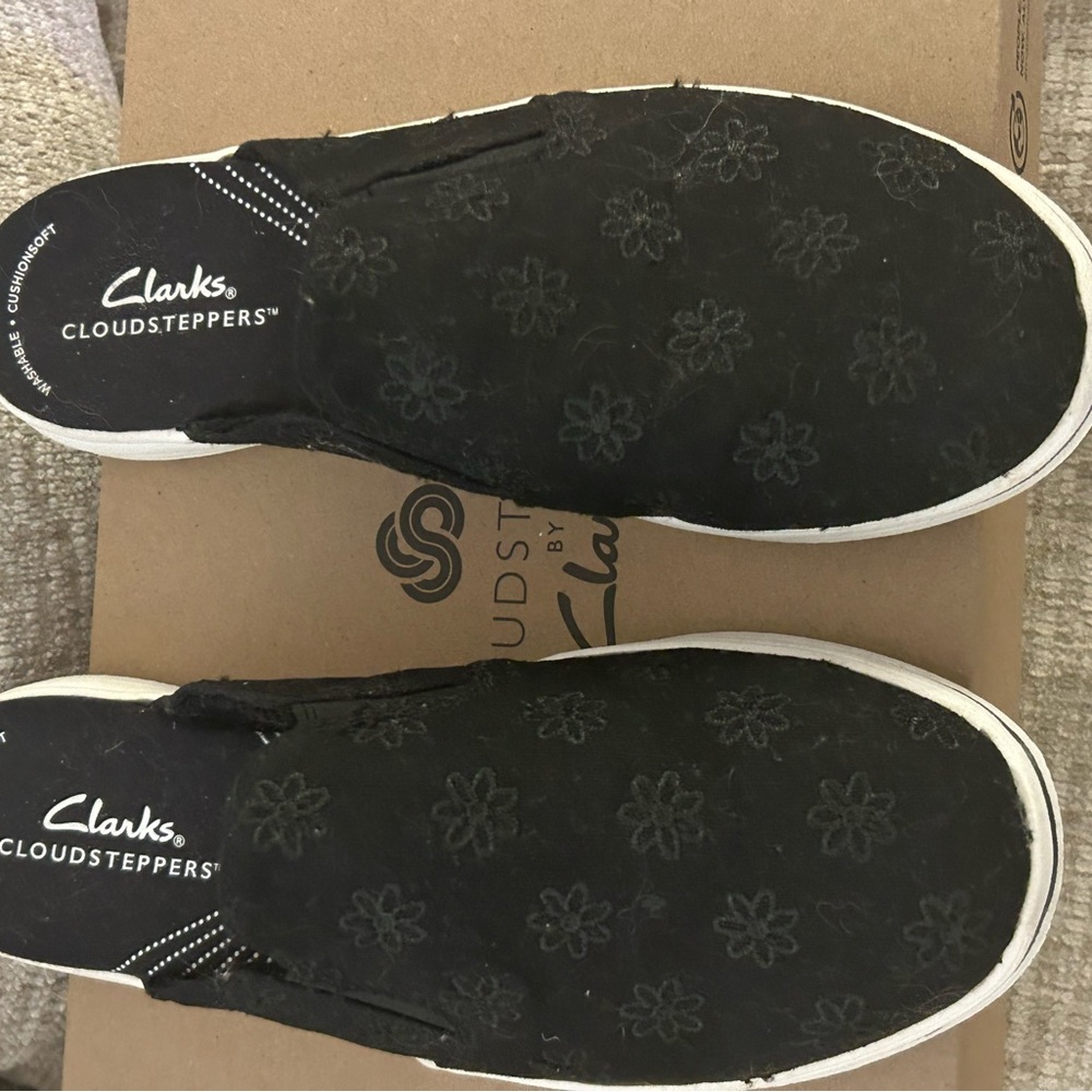 NWT Clarks Cloudsteppers Black Floral Slip-Ons